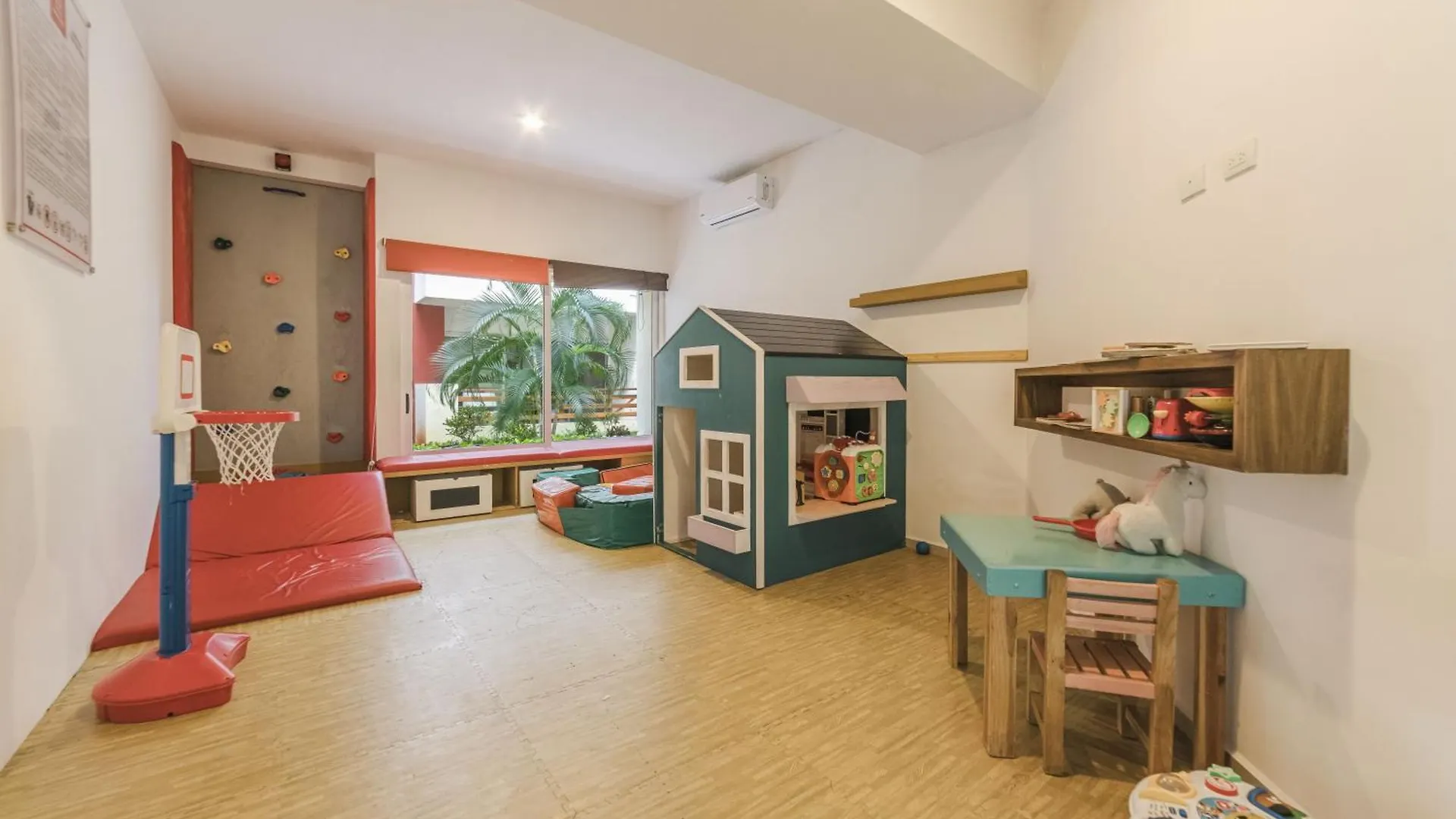 Penthouse With Rooftop And Jacuzzi In Downtown Playa del Carmen Mexico
