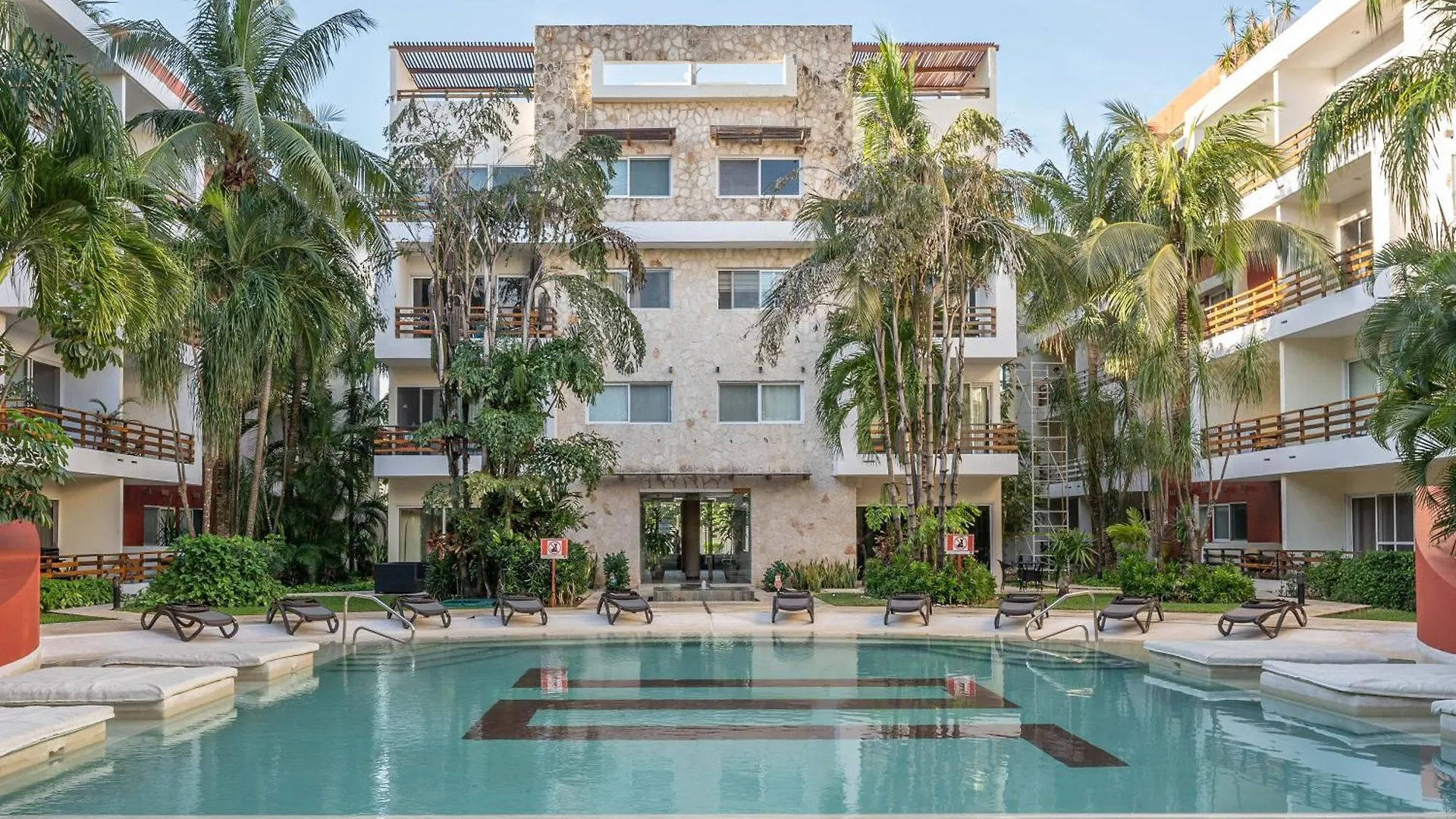 Penthouse With Rooftop And Jacuzzi In Downtown Playa del Carmen Apartment